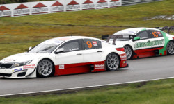 Team Kia skruvade bort sig i regnet Team Kia skruvade bort sig i regnet
