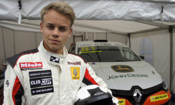 Nicklas Oscarsson nöjd med säsongsinledningen Nicklas Oscarsson nöjd med säsongsinledningen